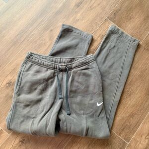 dark gray Nike sweatpants